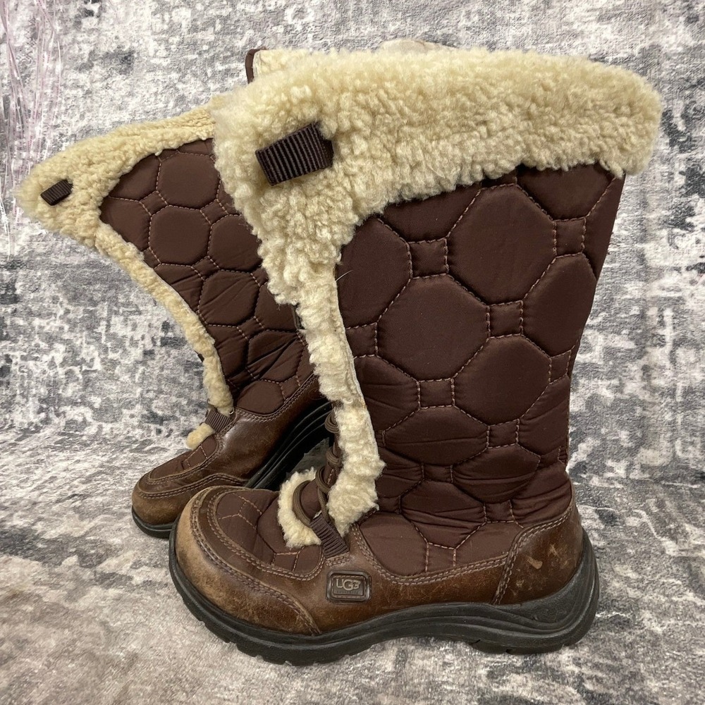 UGG Australia Capstone Waterproof Boots Size 7 Distressed‎ Leather Winter Boots